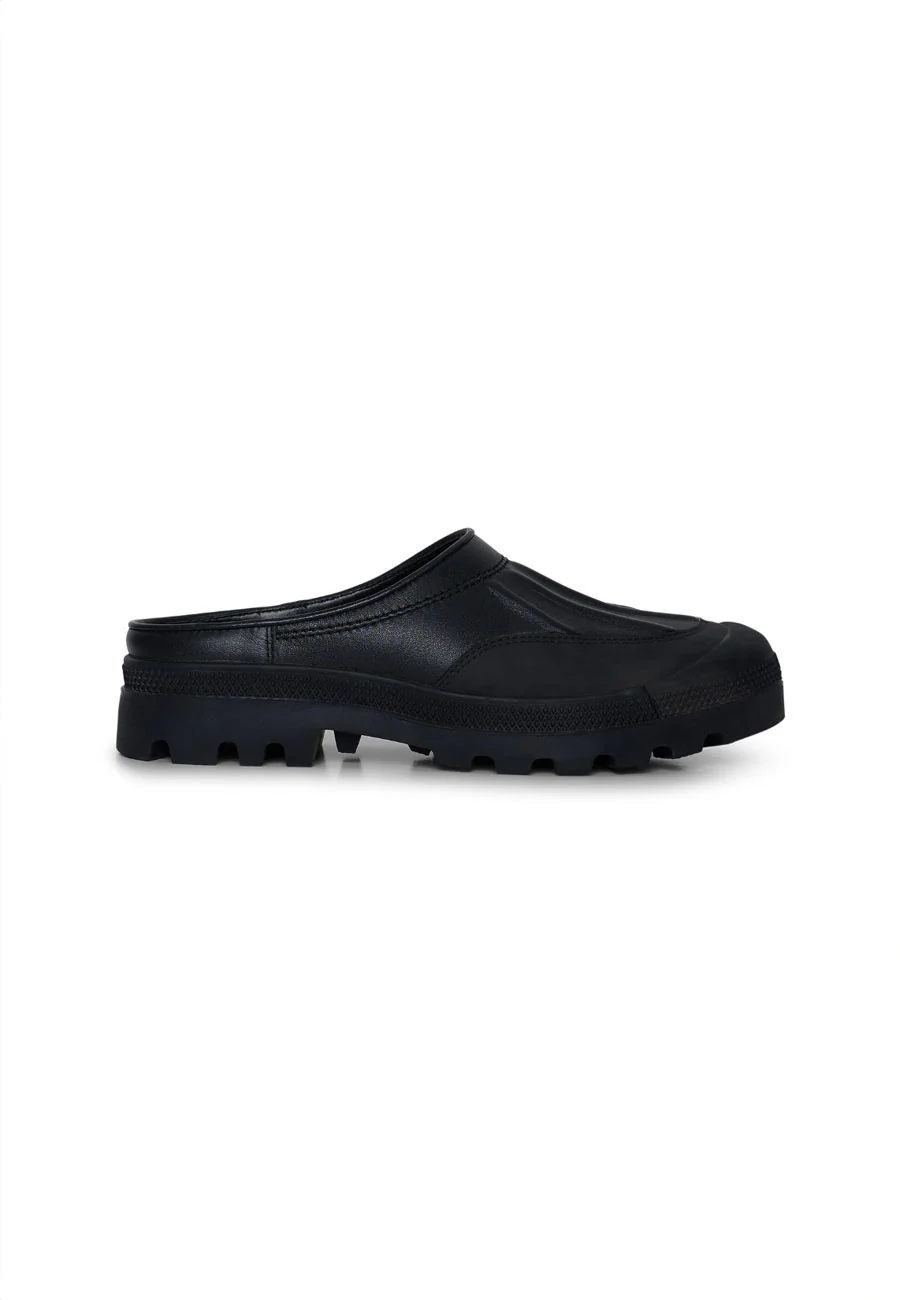 Commonplace Essentials Gardeners Clog Black
