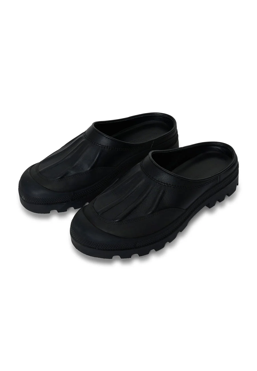 Commonplace Essentials Gardeners Clog Black - Image 2
